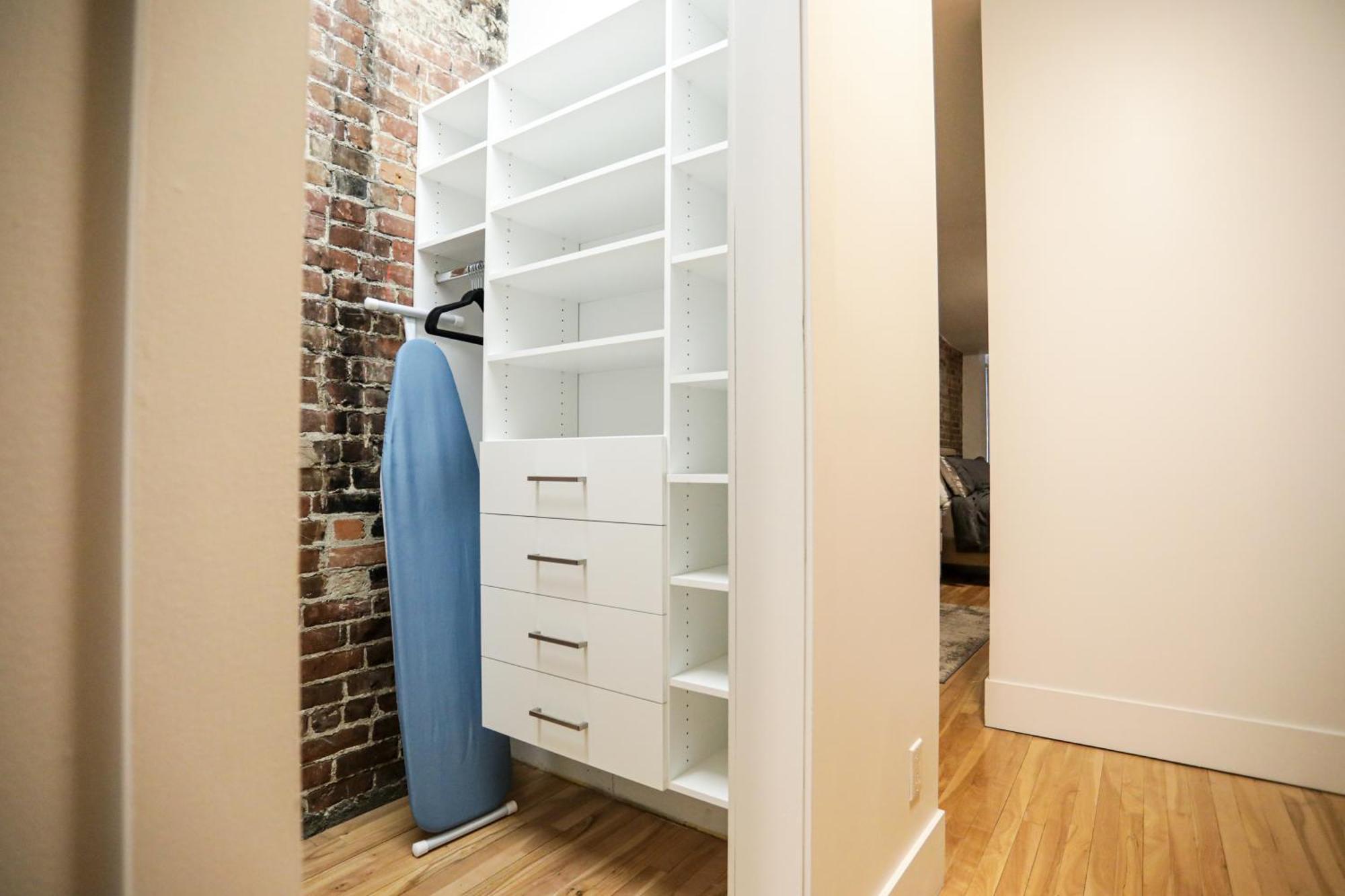 Elegant 1-Bedroom Apartment In Old Port- 301 Montreal Exterior photo