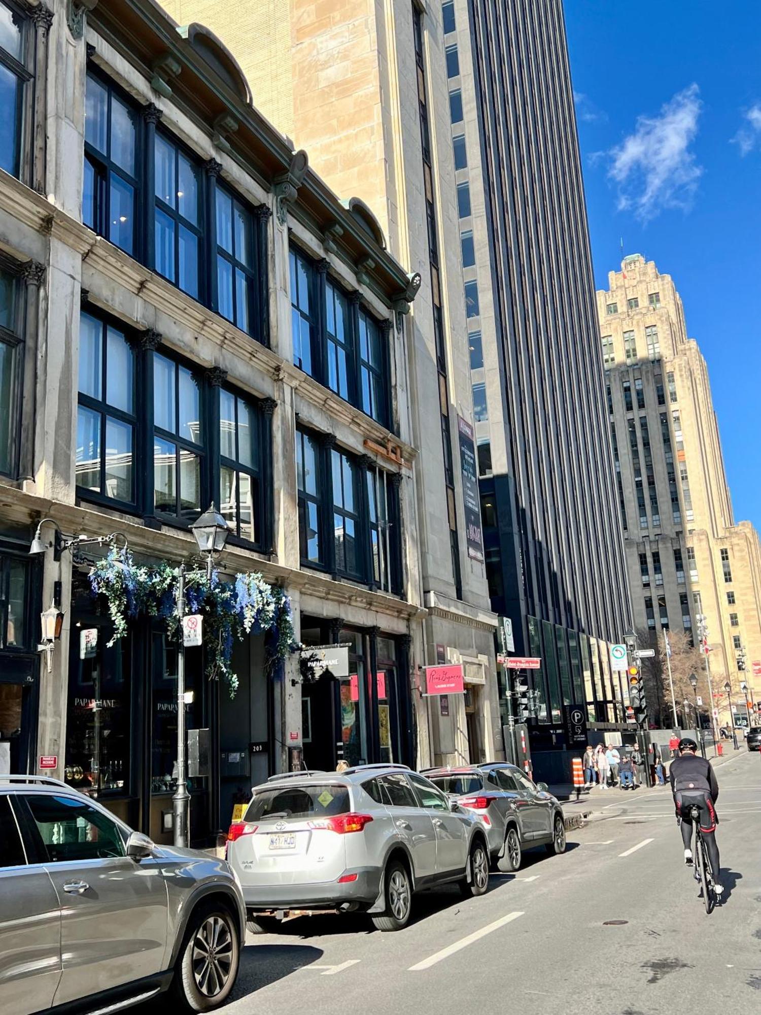 Elegant 1-Bedroom Apartment In Old Port- 301 Montreal Exterior photo